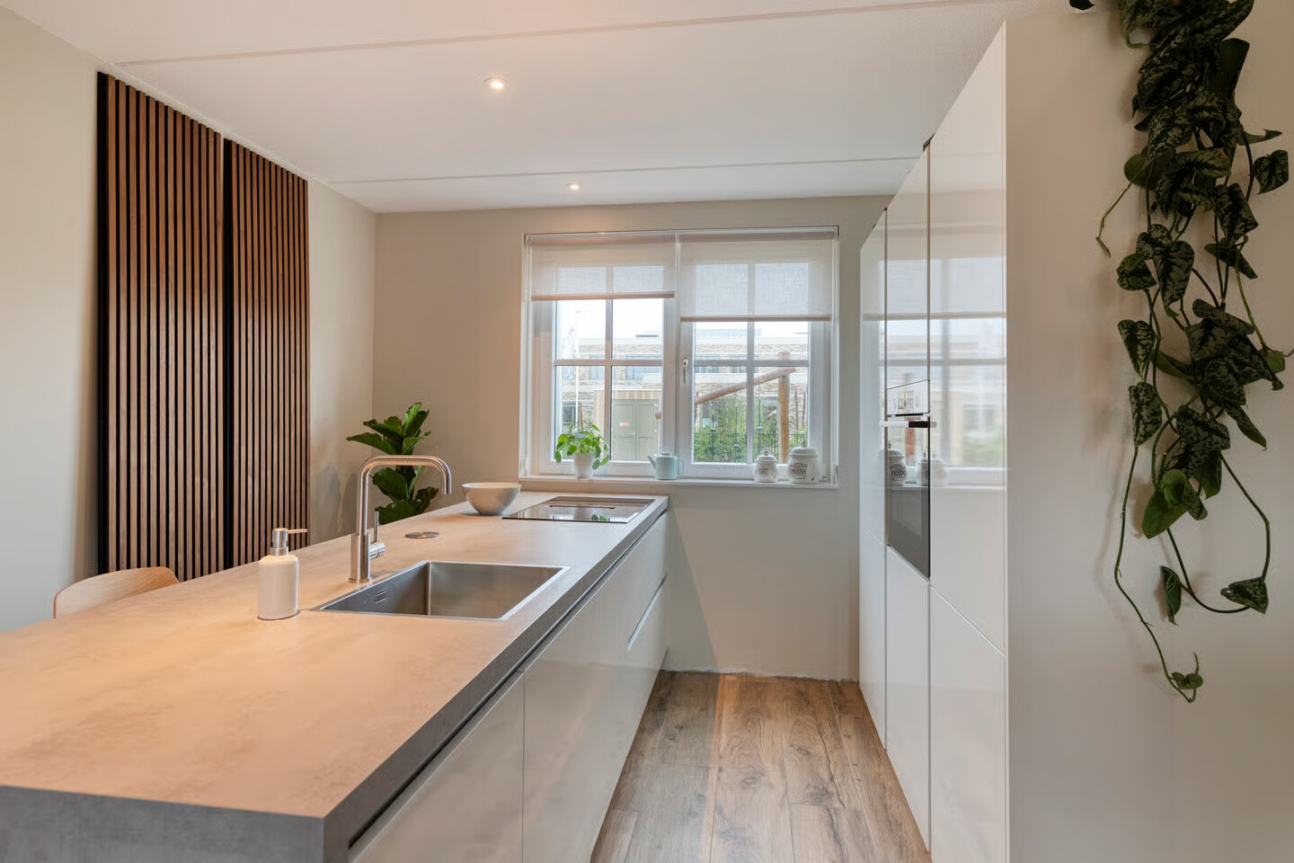 Tussenwoning te koop: Ploegerf 6, Benthuizen