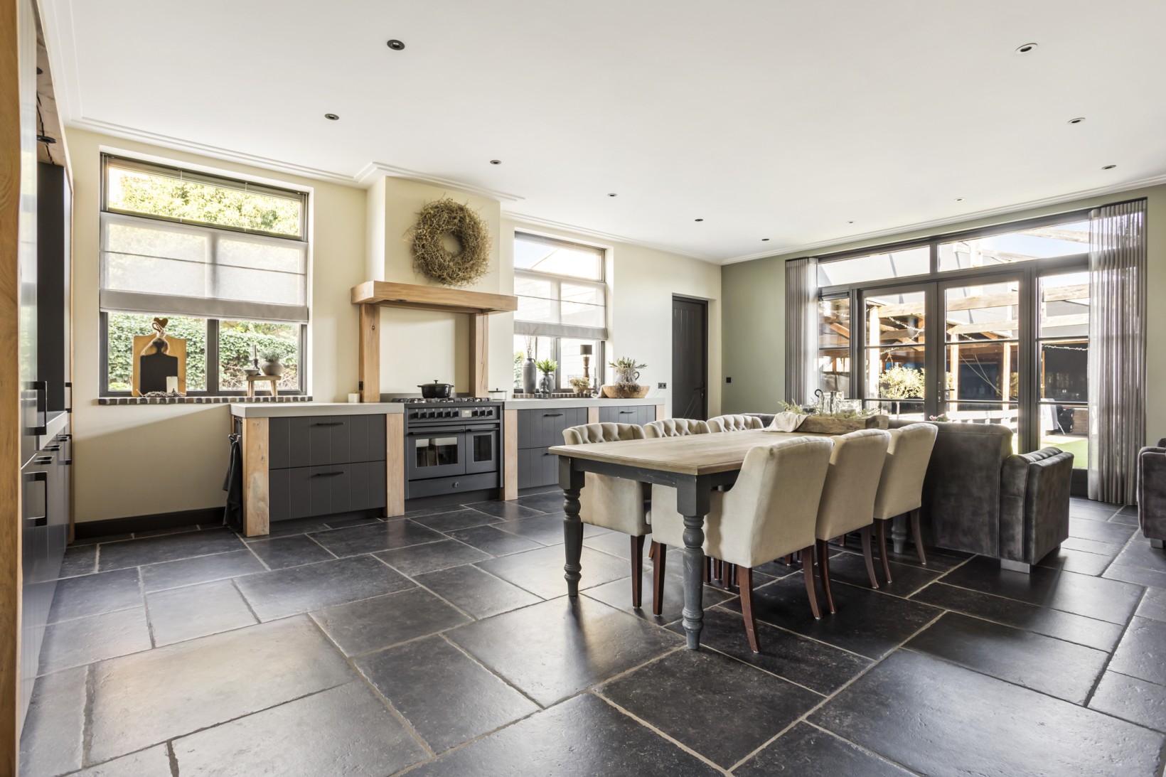 Vrijstaande woning te koop: Moerdijkstraat 25, Moerkapelle