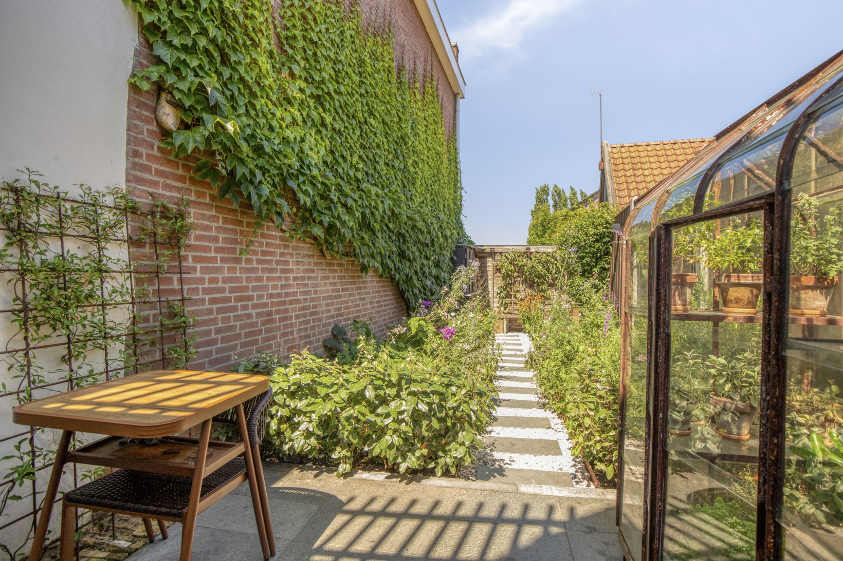 Tussenwoning te koop: Jaagpad 17, Gouda