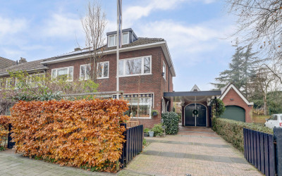 van Baerlestraat 11