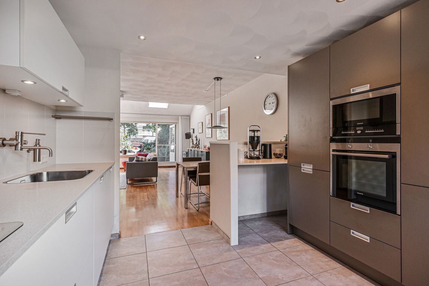 Tussenwoning te koop: Anna van Hensbeeksingel 14, Gouda