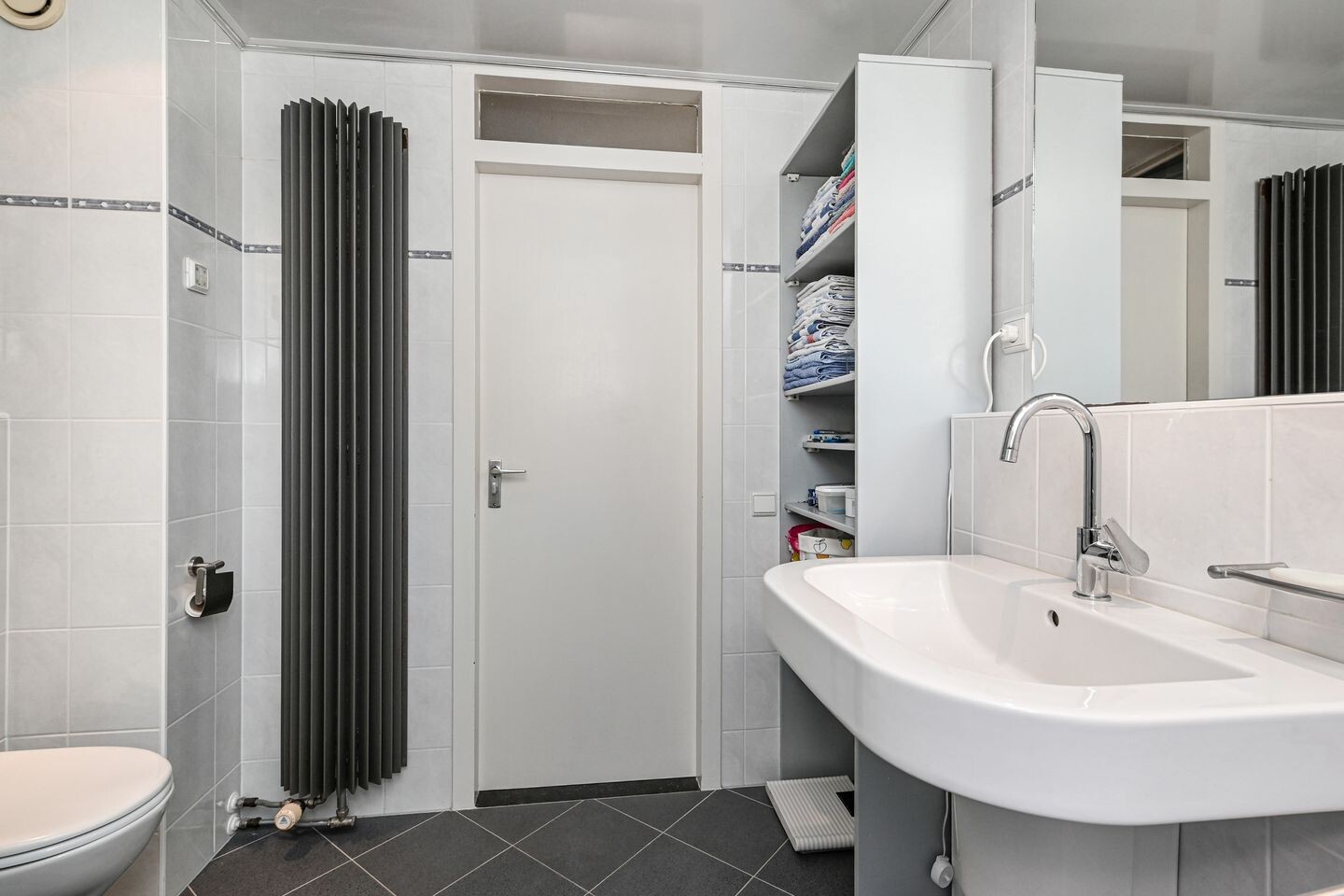 Tussenwoning te koop: Anna van Hensbeeksingel 14, Gouda