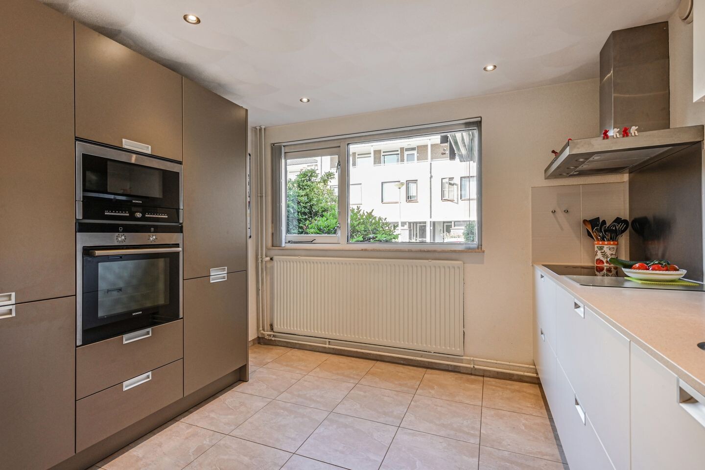 Tussenwoning te koop: Anna van Hensbeeksingel 14, Gouda