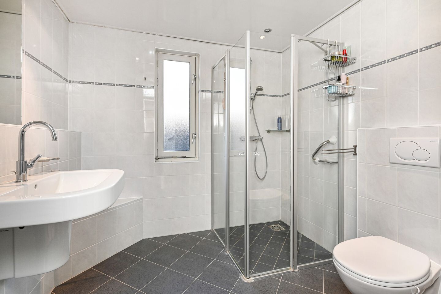 Tussenwoning te koop: Anna van Hensbeeksingel 14, Gouda