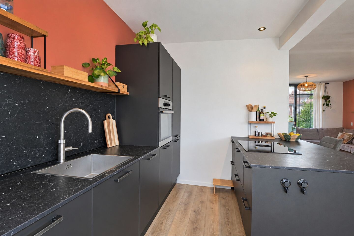Tussenwoning te koop: Moerbeistraat 35, Gouda