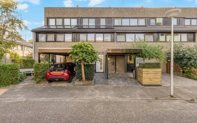 Deborah Hoeve 20