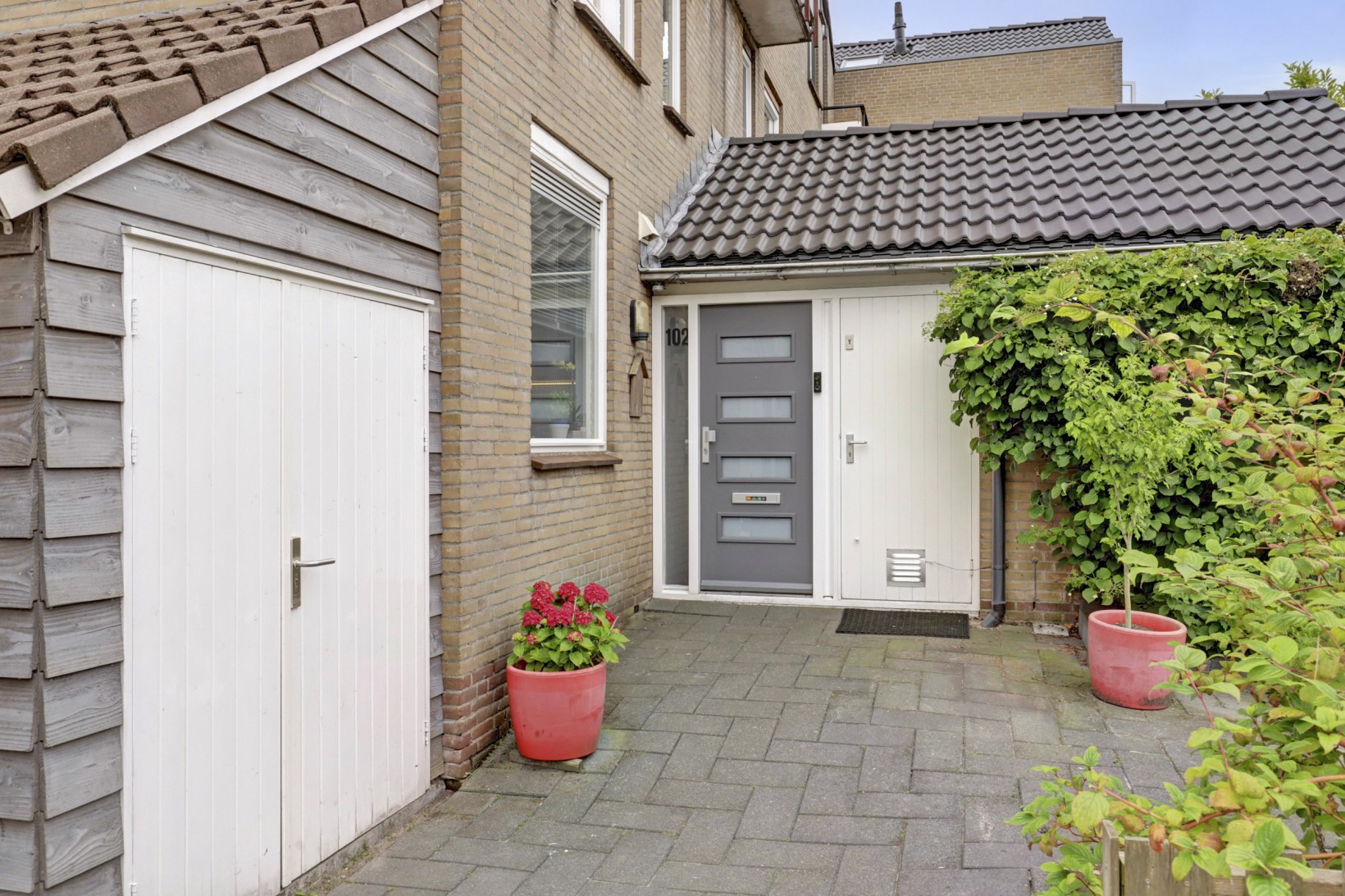 Hoekwoning te koop: Albrechtsveld 102, Gouda