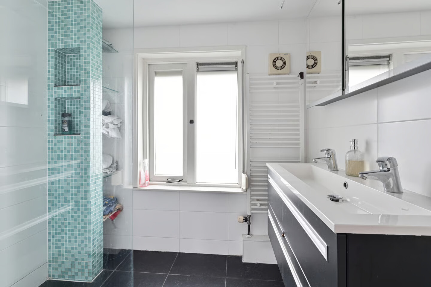 Tussenwoning te koop: Tweede kade 5, Gouda