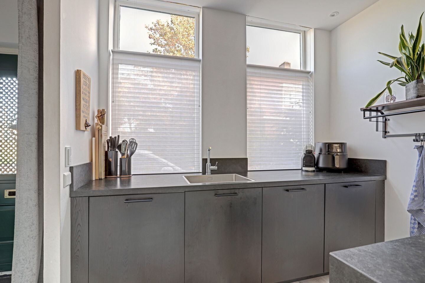 Tussenwoning te koop: Derde kade 127, Gouda