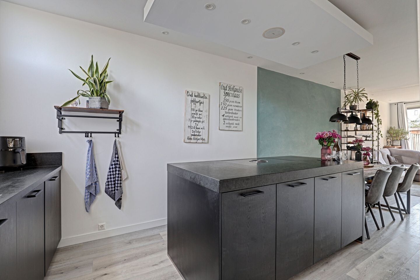 Tussenwoning te koop: Derde kade 127, Gouda