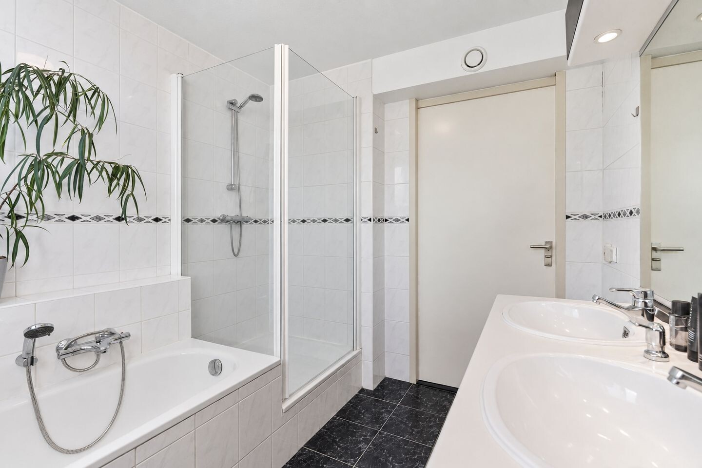 Hoekwoning te koop: Schubertplein 8, Gouda