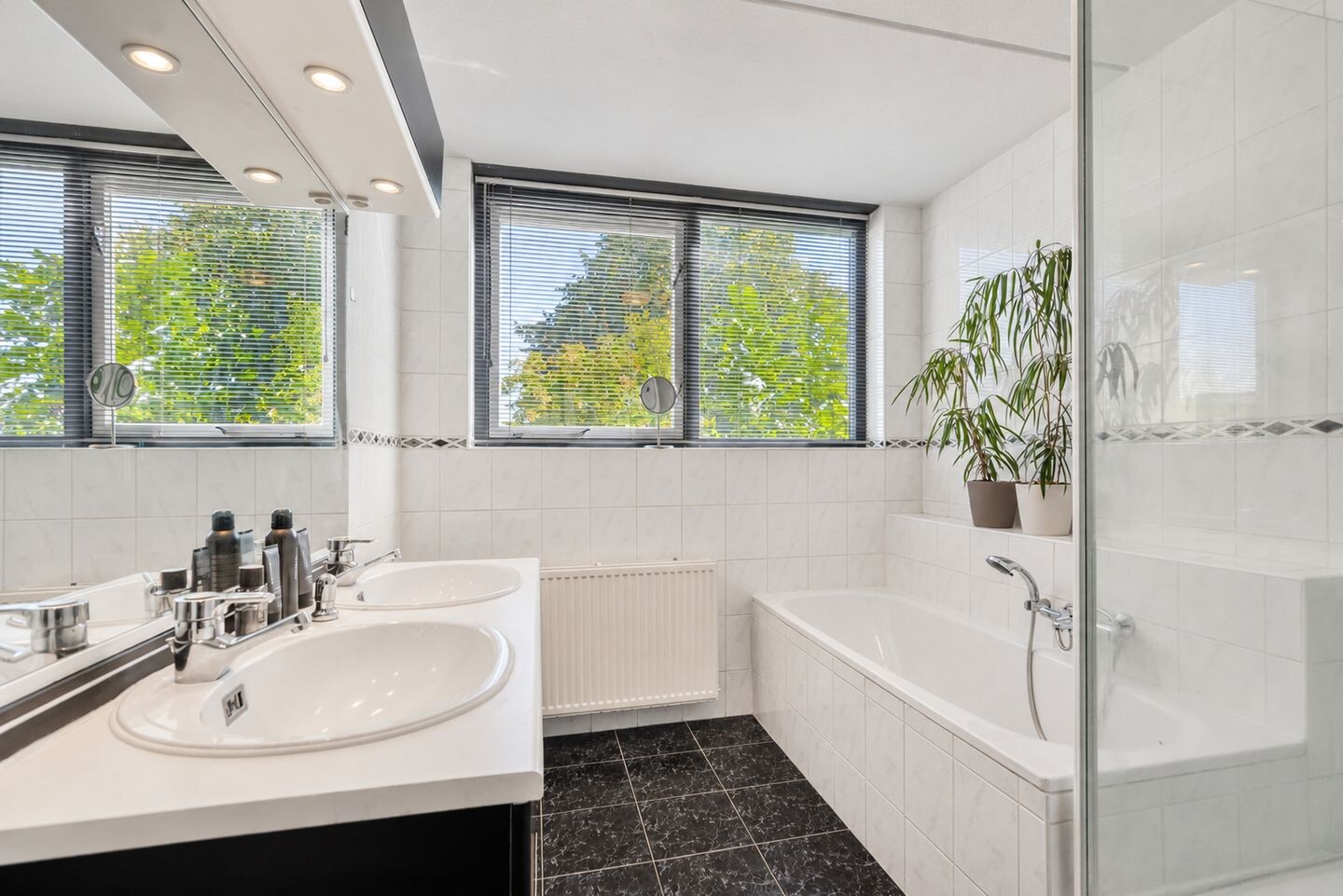 Hoekwoning te koop: Schubertplein 8, Gouda