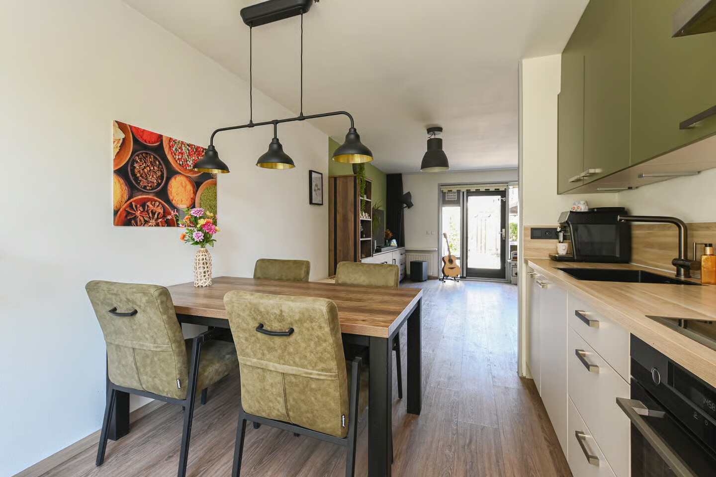 Tussenwoning te koop: Wilhelmina van Pruisenlaan 154, Gouda