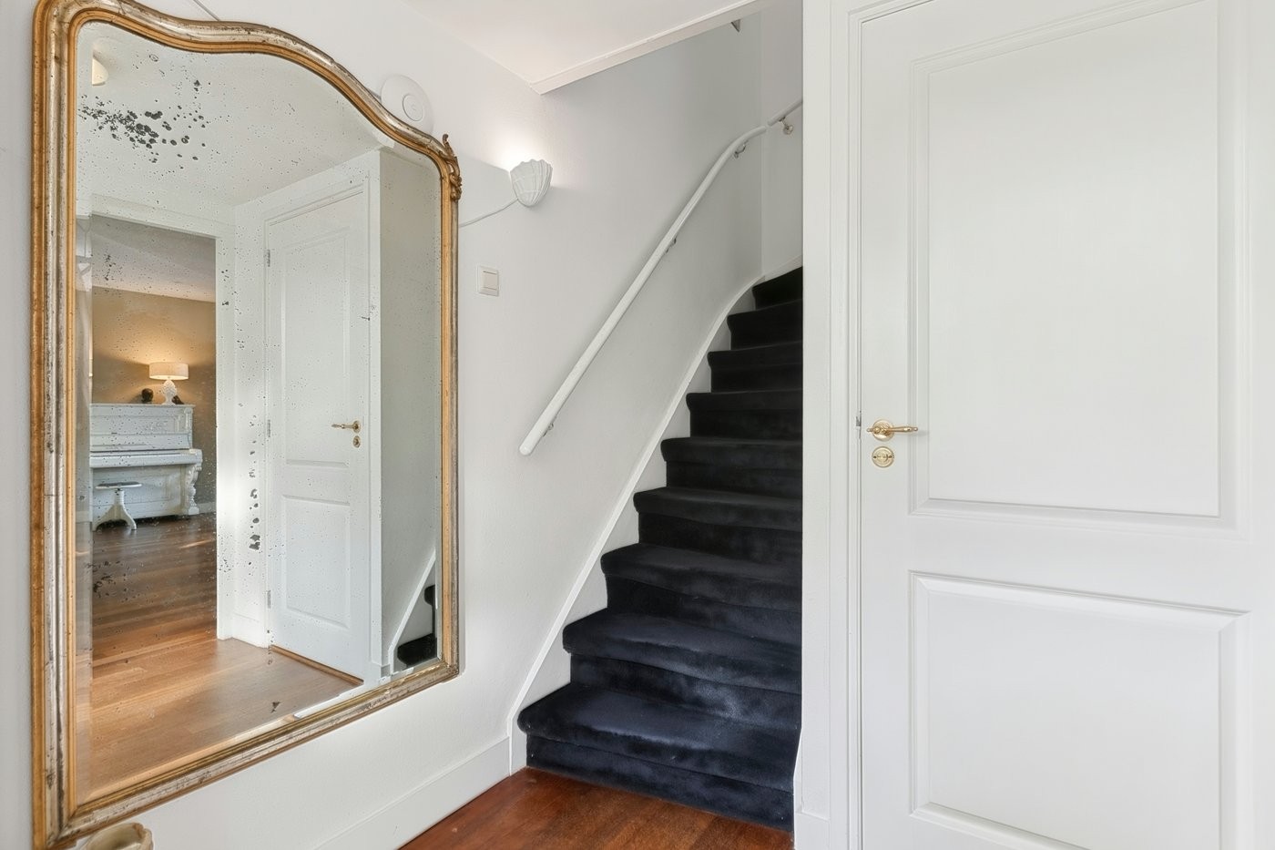 Tussenwoning te koop: Roland Holstlaan 31, Reeuwijk