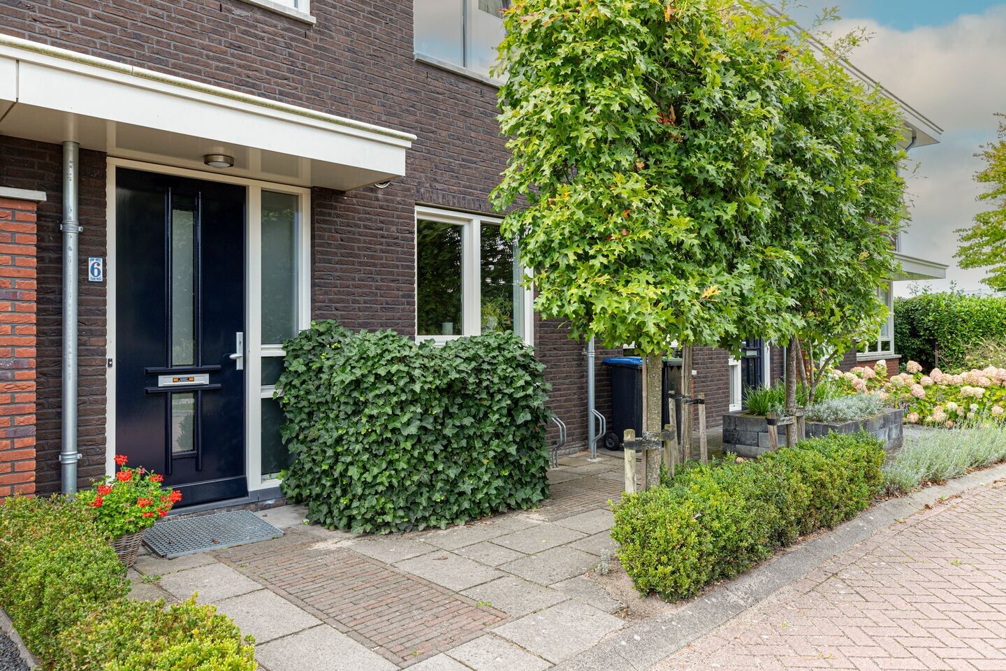 Tussenwoning te koop: Doggersbanklaan 6, Reeuwijk