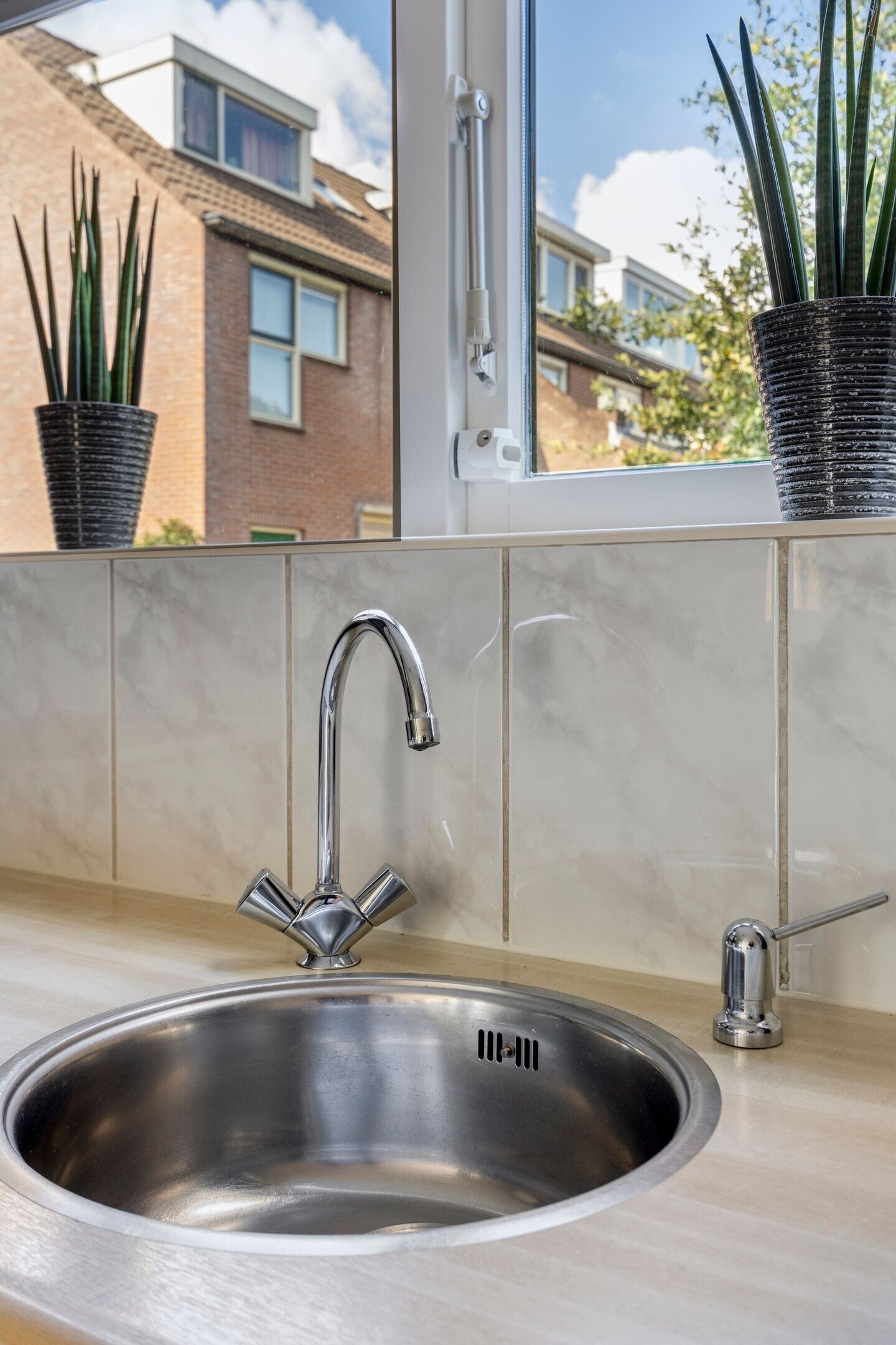 Tussenwoning te koop: Bitterzoet 8, Reeuwijk