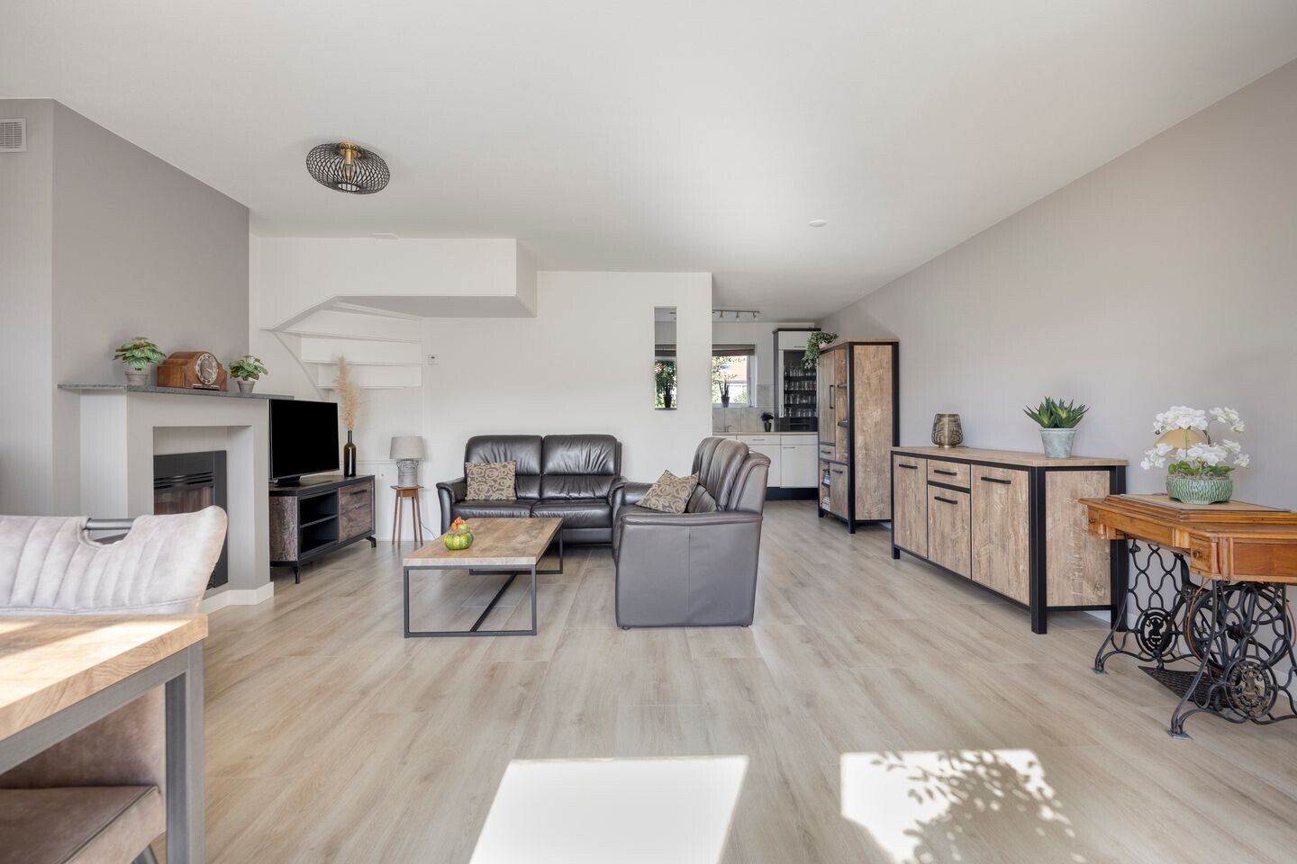 Tussenwoning te koop: Bitterzoet 8, Reeuwijk