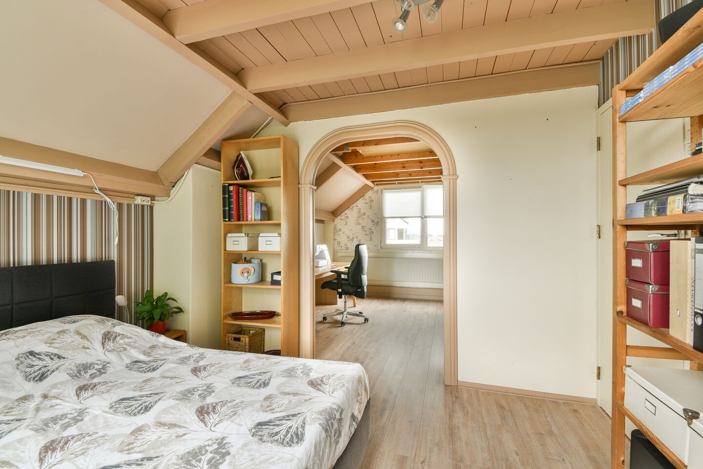 Tussenwoning te koop: Groen van Prinstererlaan 13, Reeuwijk