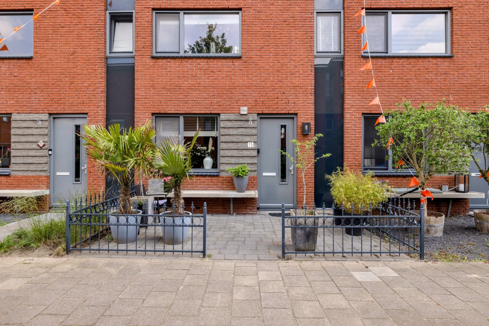 Tussenwoning te koop: Dokter Van Westendorplaan 15, Moordrecht