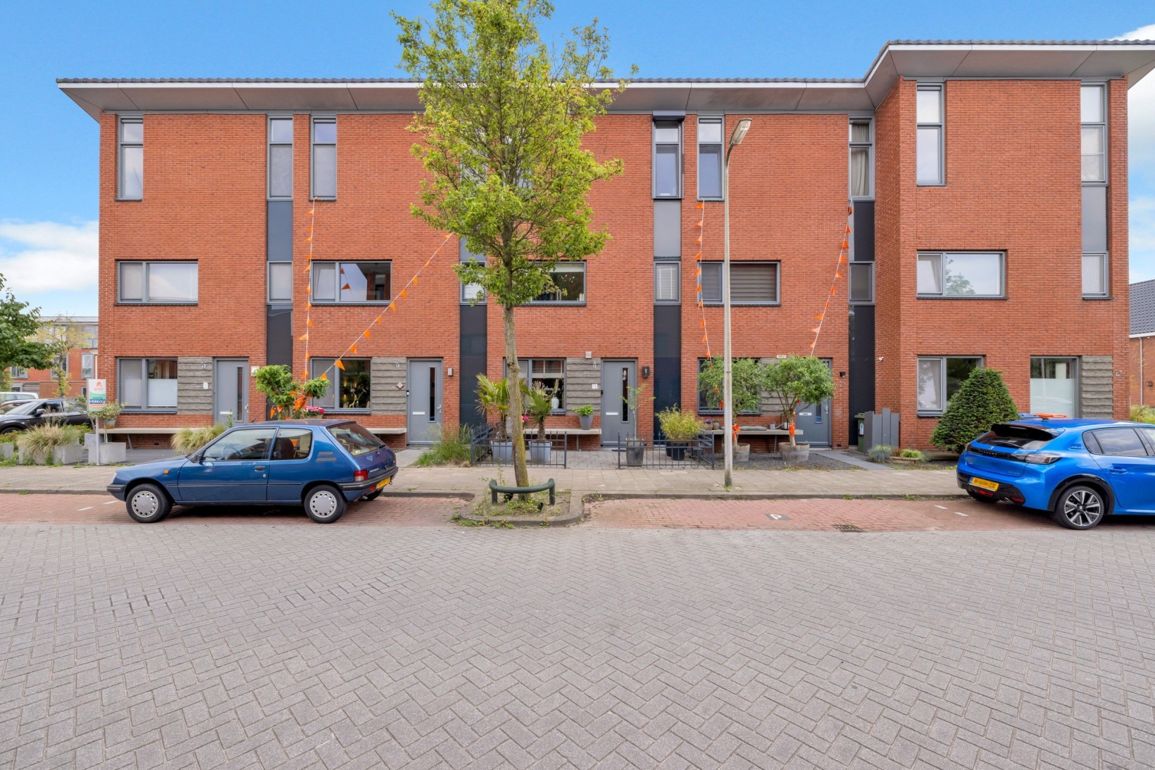 Tussenwoning te koop: Dokter Van Westendorplaan 15, Moordrecht