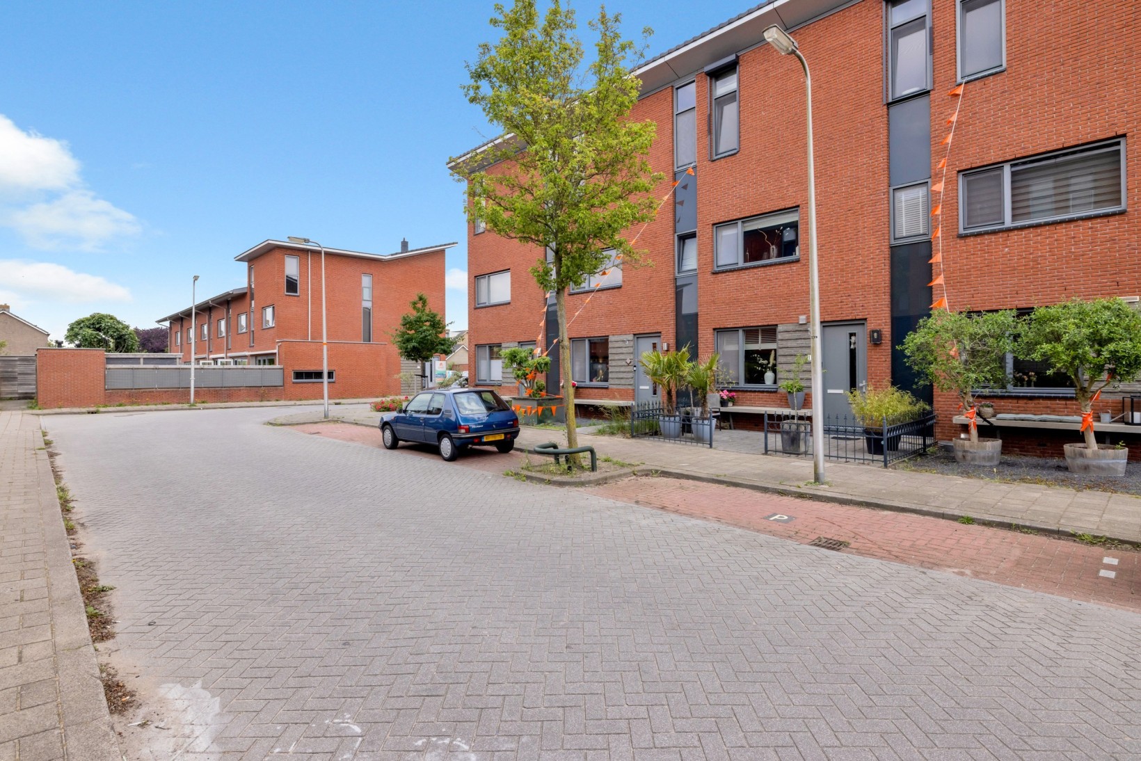 Tussenwoning te koop: Dokter Van Westendorplaan 15, Moordrecht