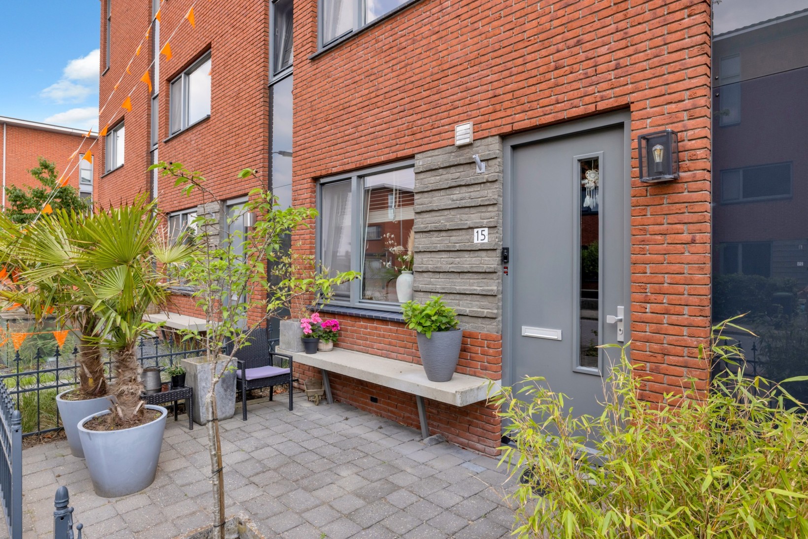 Tussenwoning te koop: Dokter Van Westendorplaan 15, Moordrecht