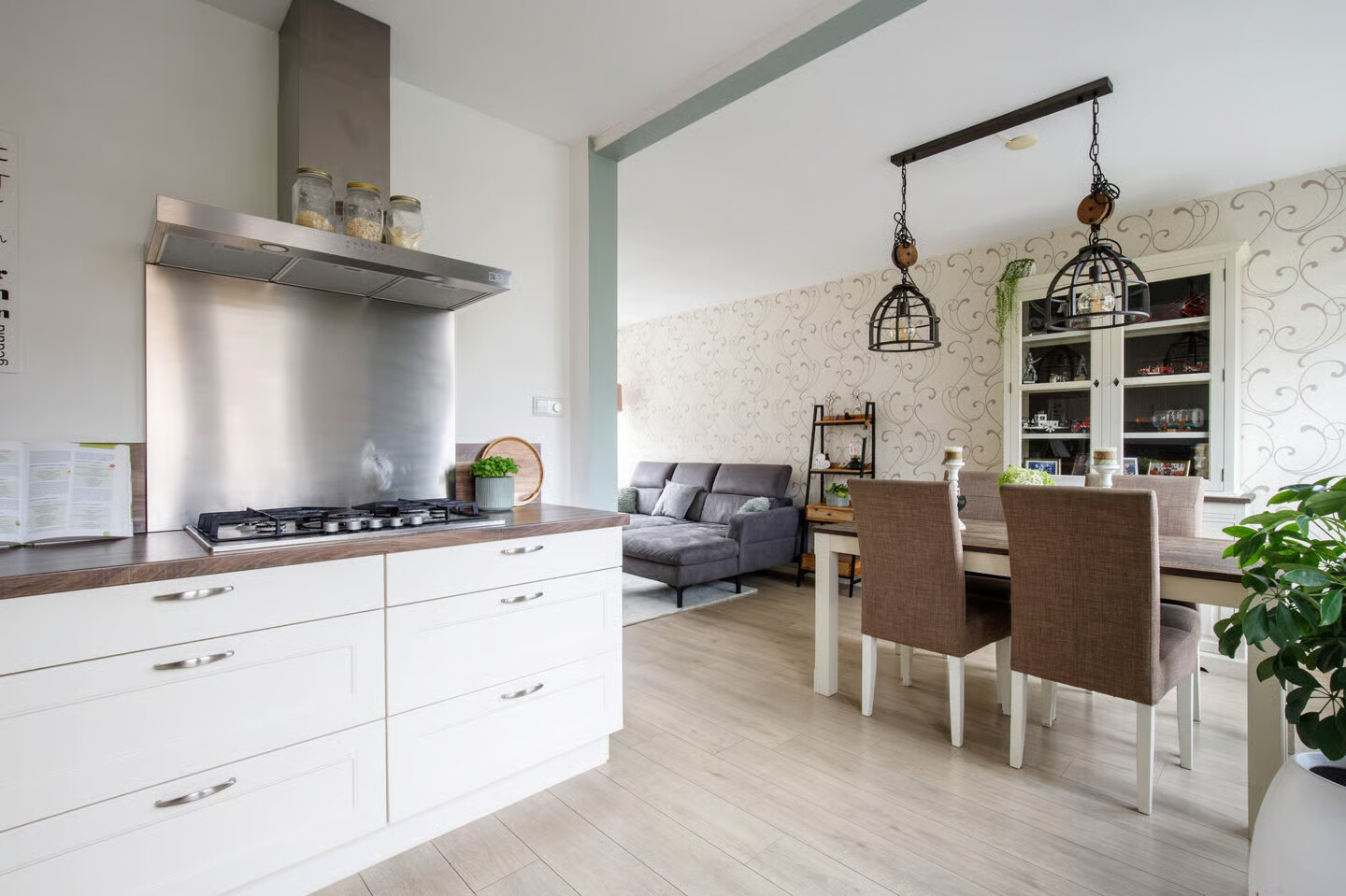Tussenwoning te koop: Zalmstraat 4, Ammerstol