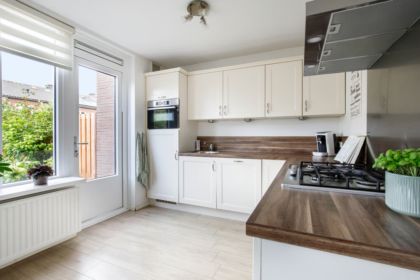 Tussenwoning te koop: Zalmstraat 4, Ammerstol