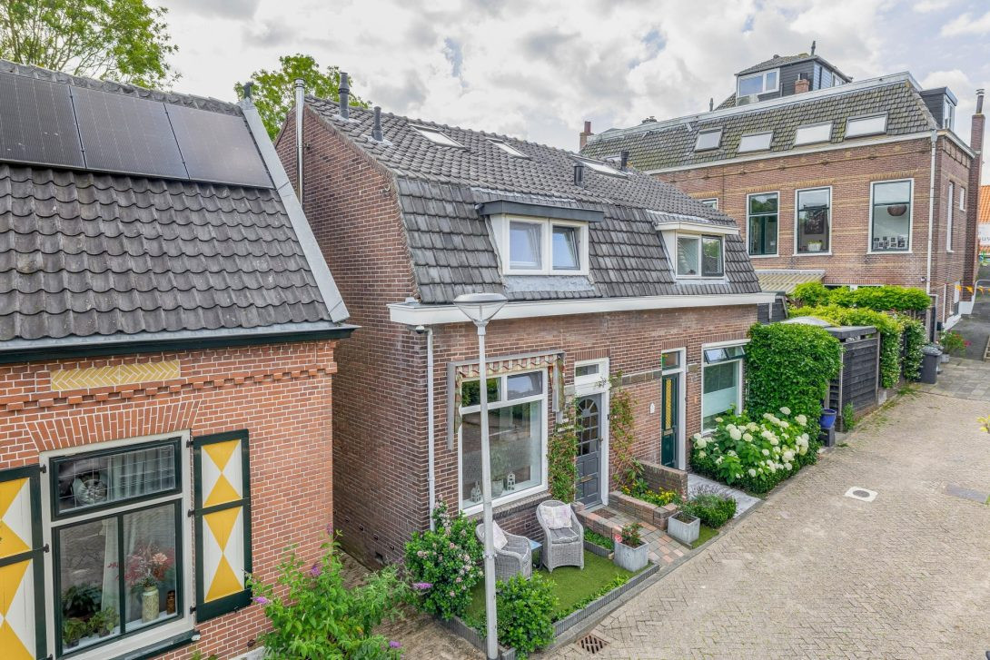 Twee-onder-één-kap te koop: Nieuweweg 5, Ammerstol