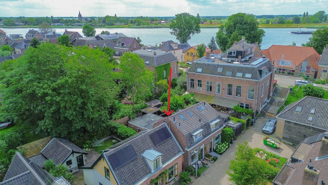 Twee-onder-één-kap te koop: Nieuweweg 5, Ammerstol