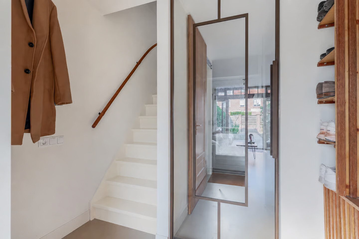 Tussenwoning te koop: Albert Schweitzerlaan 38, Schoonhoven