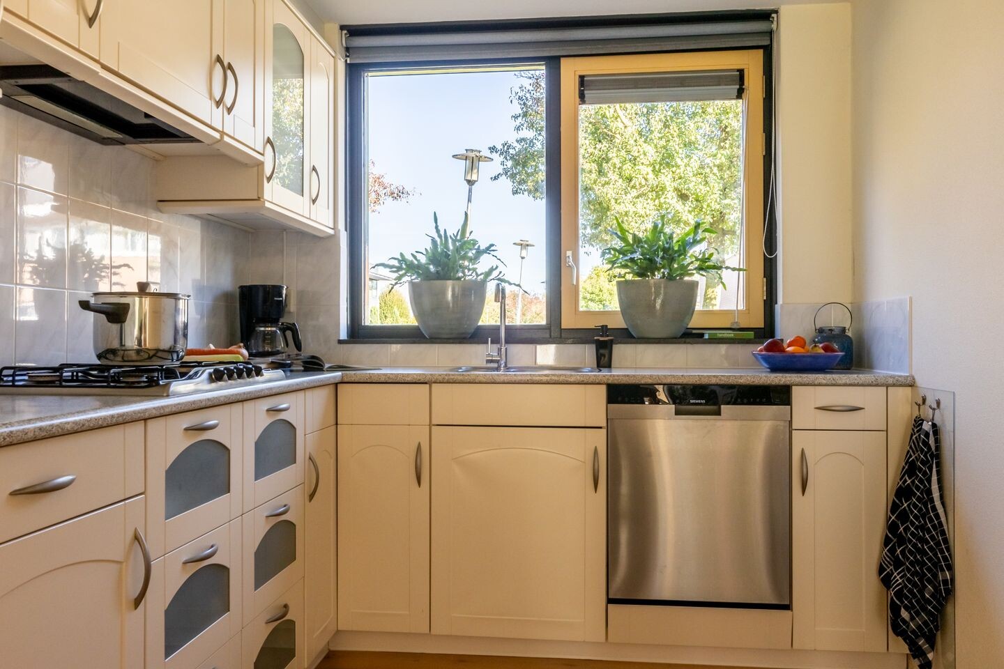 Tussenwoning te koop: Kievitsbloem 7, Schoonhoven