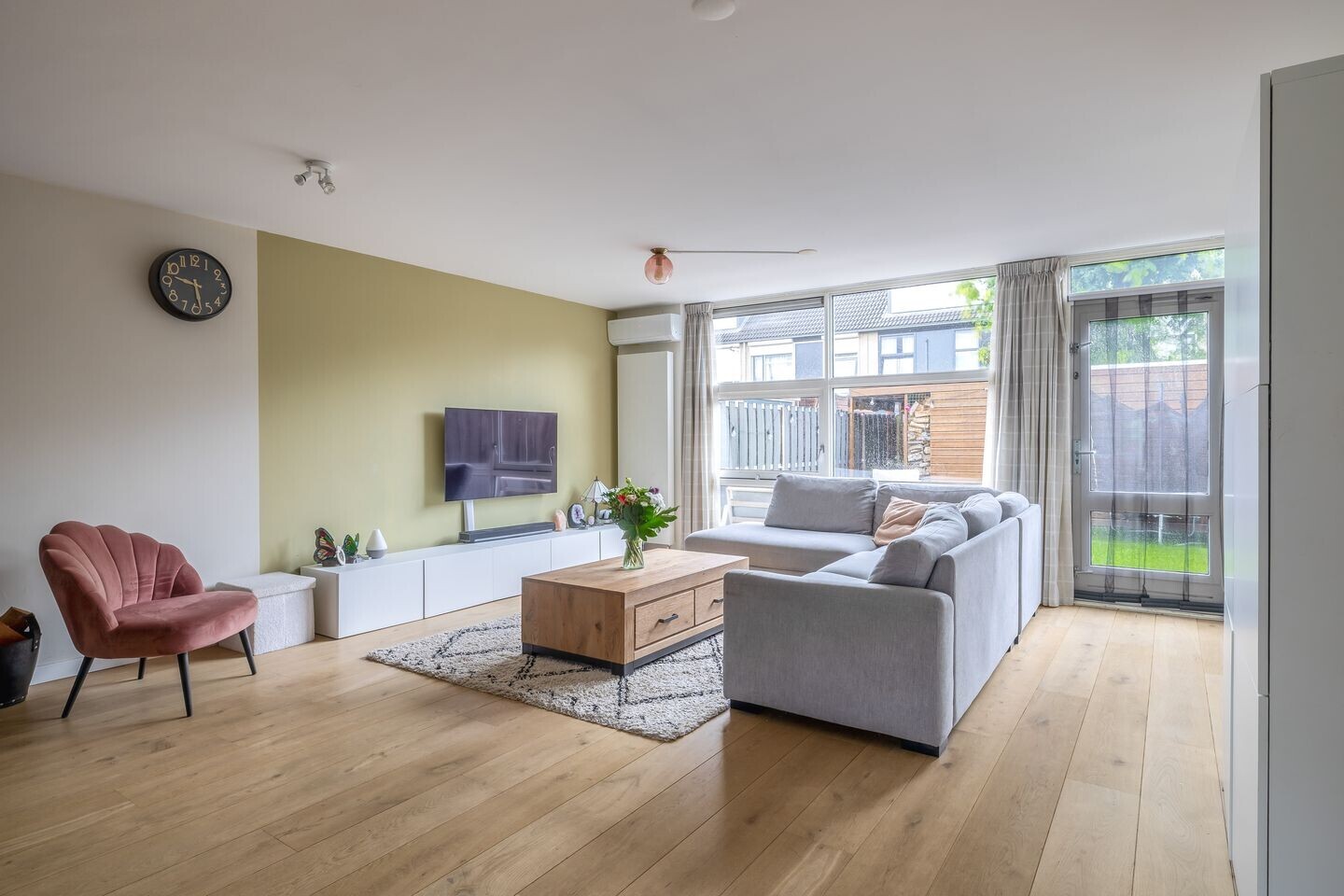 Tussenwoning te koop: Brahmsstraat 117, Capelle Aan Den Ijssel
