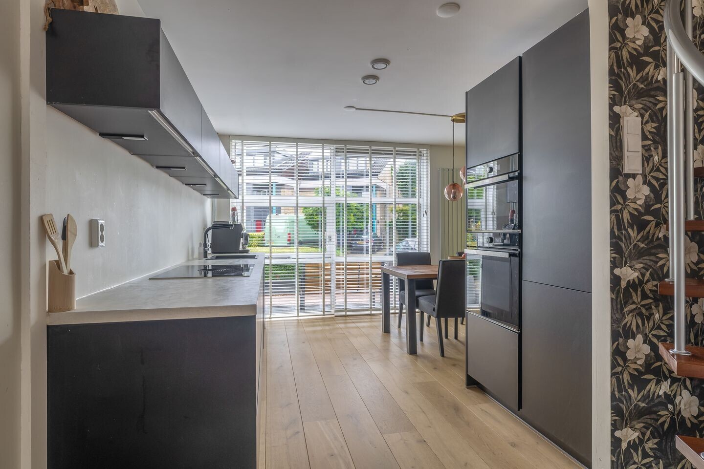Tussenwoning te koop: Brahmsstraat 117, Capelle Aan Den Ijssel