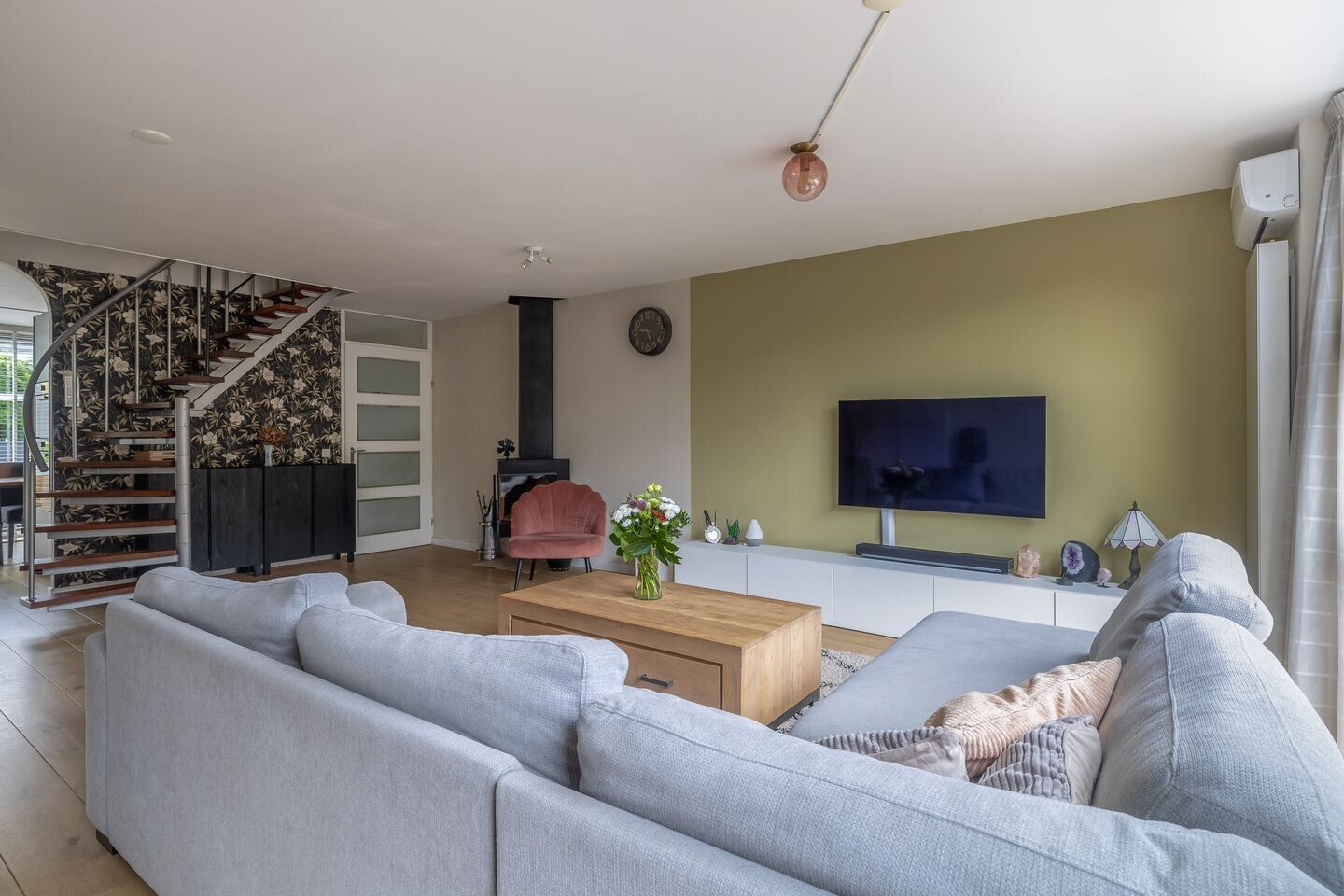 Tussenwoning te koop: Brahmsstraat 117, Capelle Aan Den Ijssel