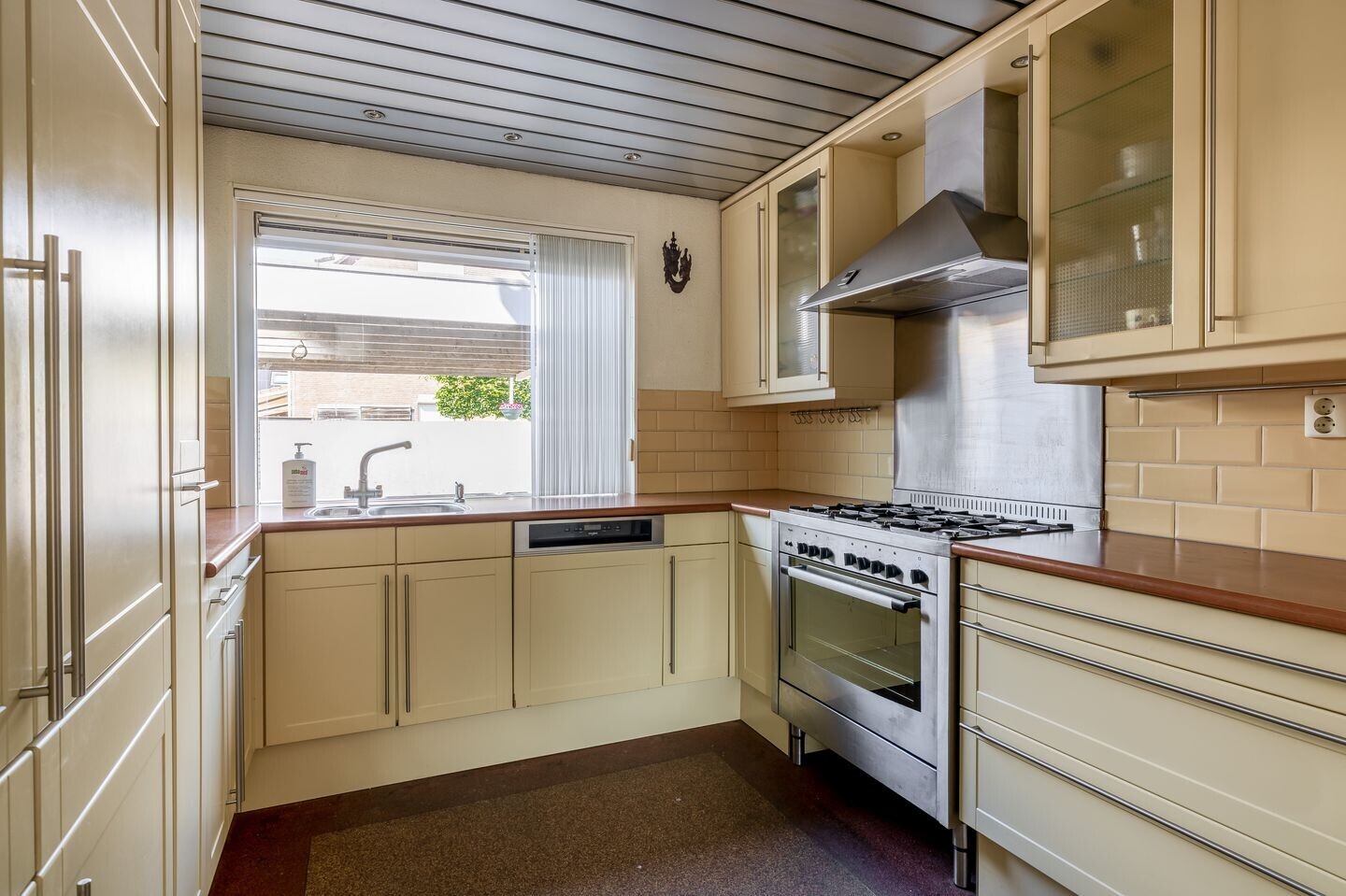 Tussenwoning te koop: Jan van Kanrede 3, Capelle Aan Den Ijssel
