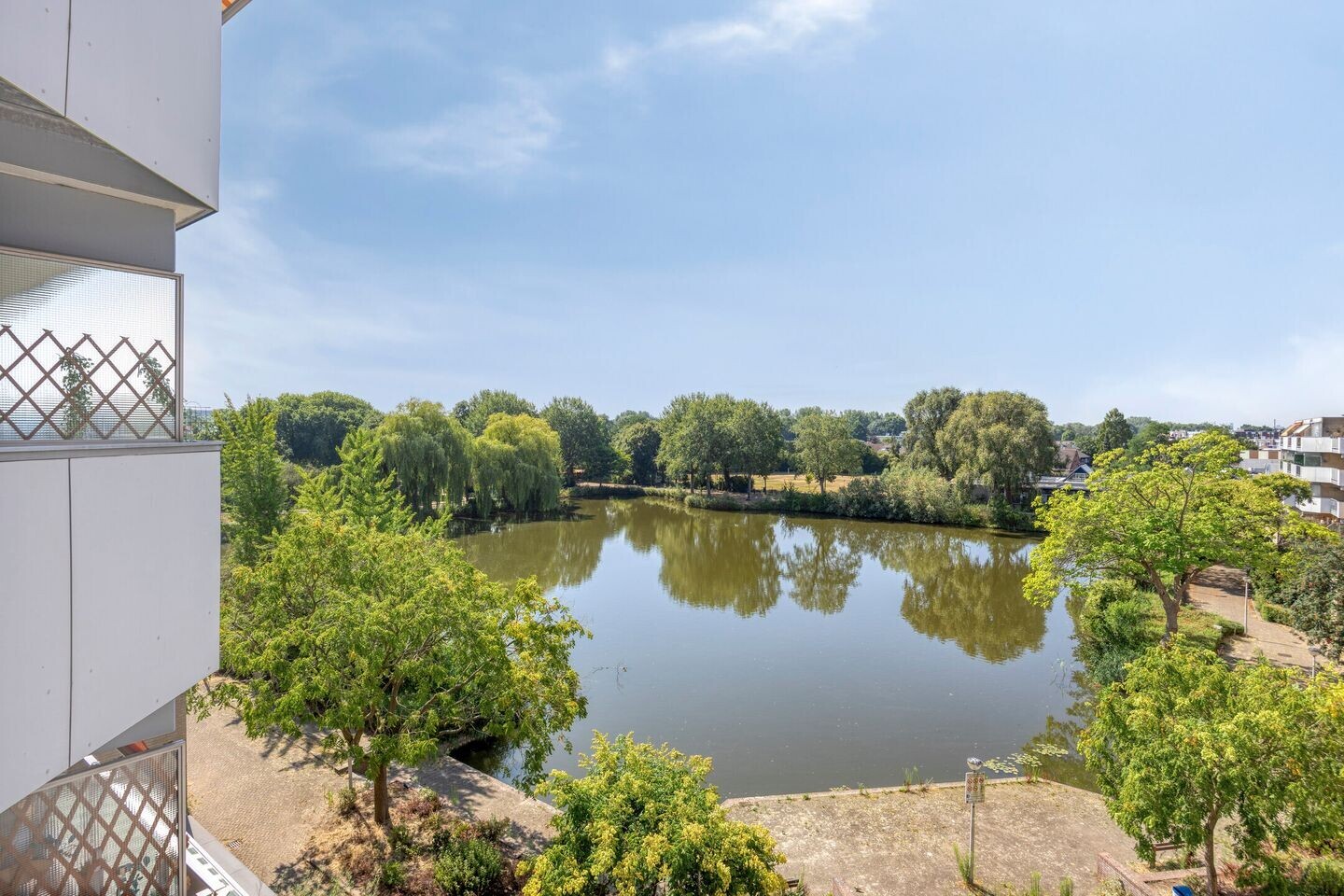 Appartement te koop: Henry Moorepassage 196, Capelle Aan Den Ijssel