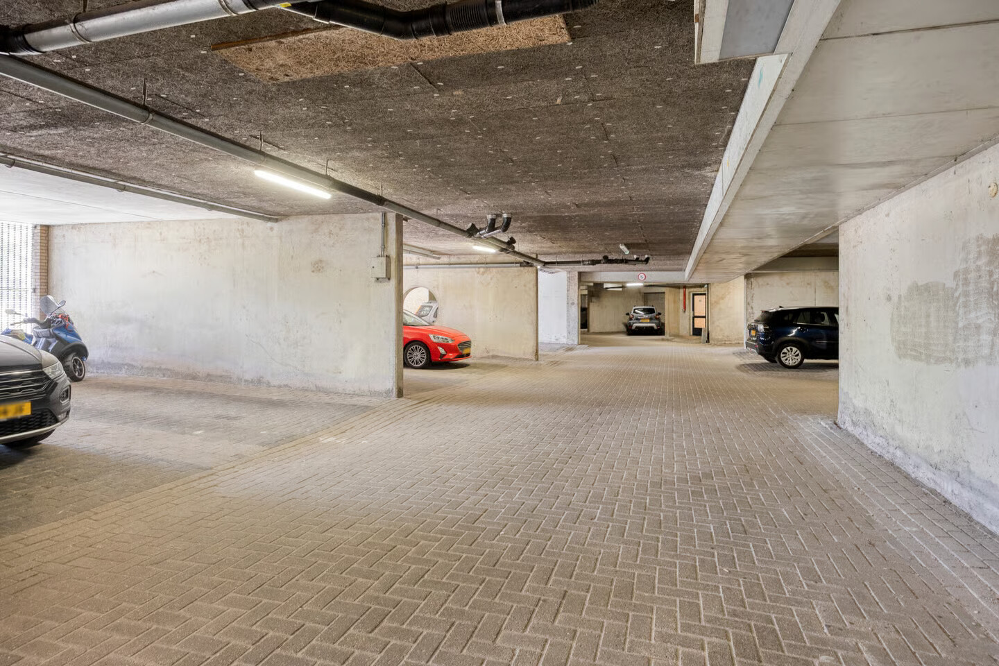 Appartement te koop: Henry Moorepassage 196, Capelle Aan Den Ijssel