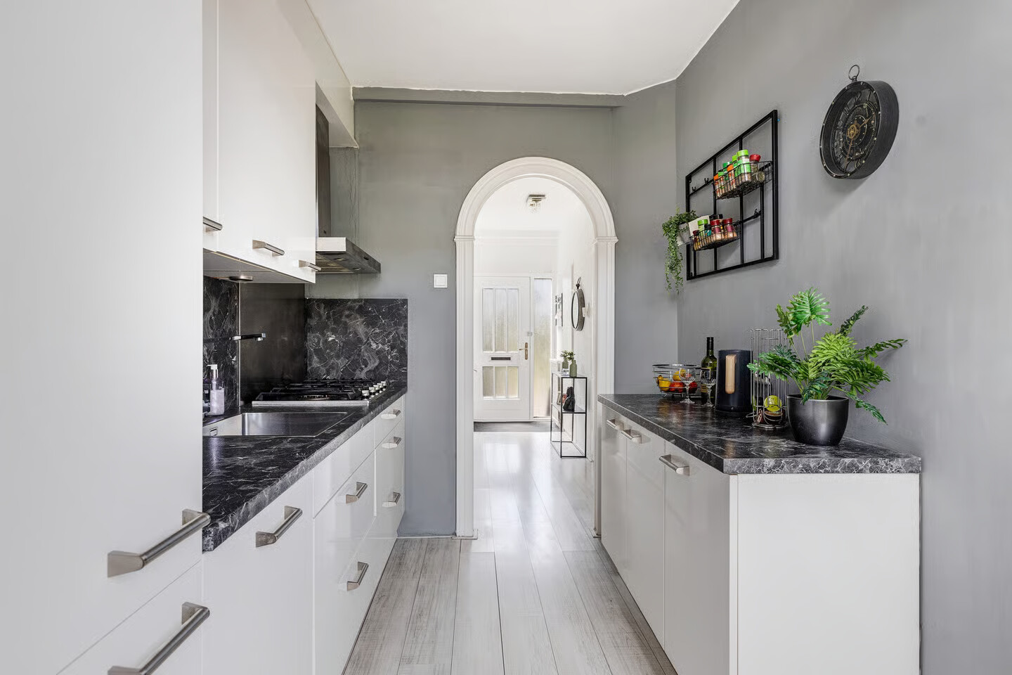 Tussenwoning te koop: Europalaan 96, Nieuwerkerk Aan Den Ijssel