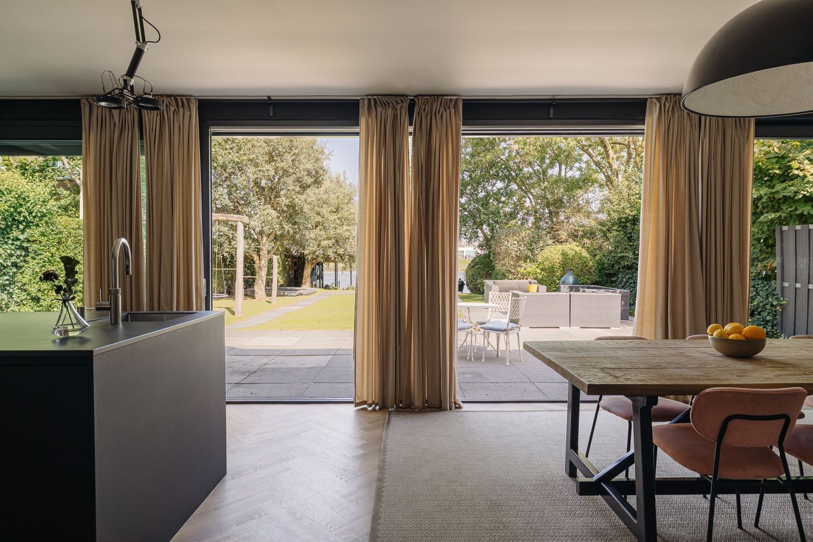 Vrijstaande woning te koop: IJsseldijk 135, Krimpen Aan Den Ijssel