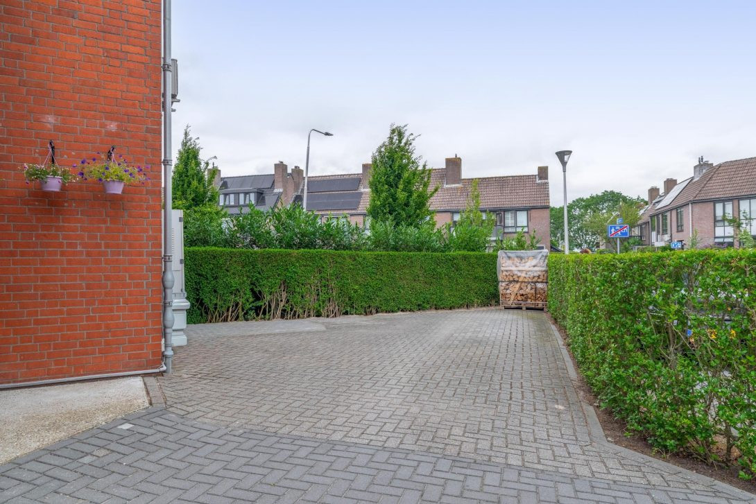 Tussenwoning te koop: Anjelier 27, Krimpen Aan Den Ijssel