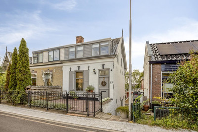 Onder de Waal 77