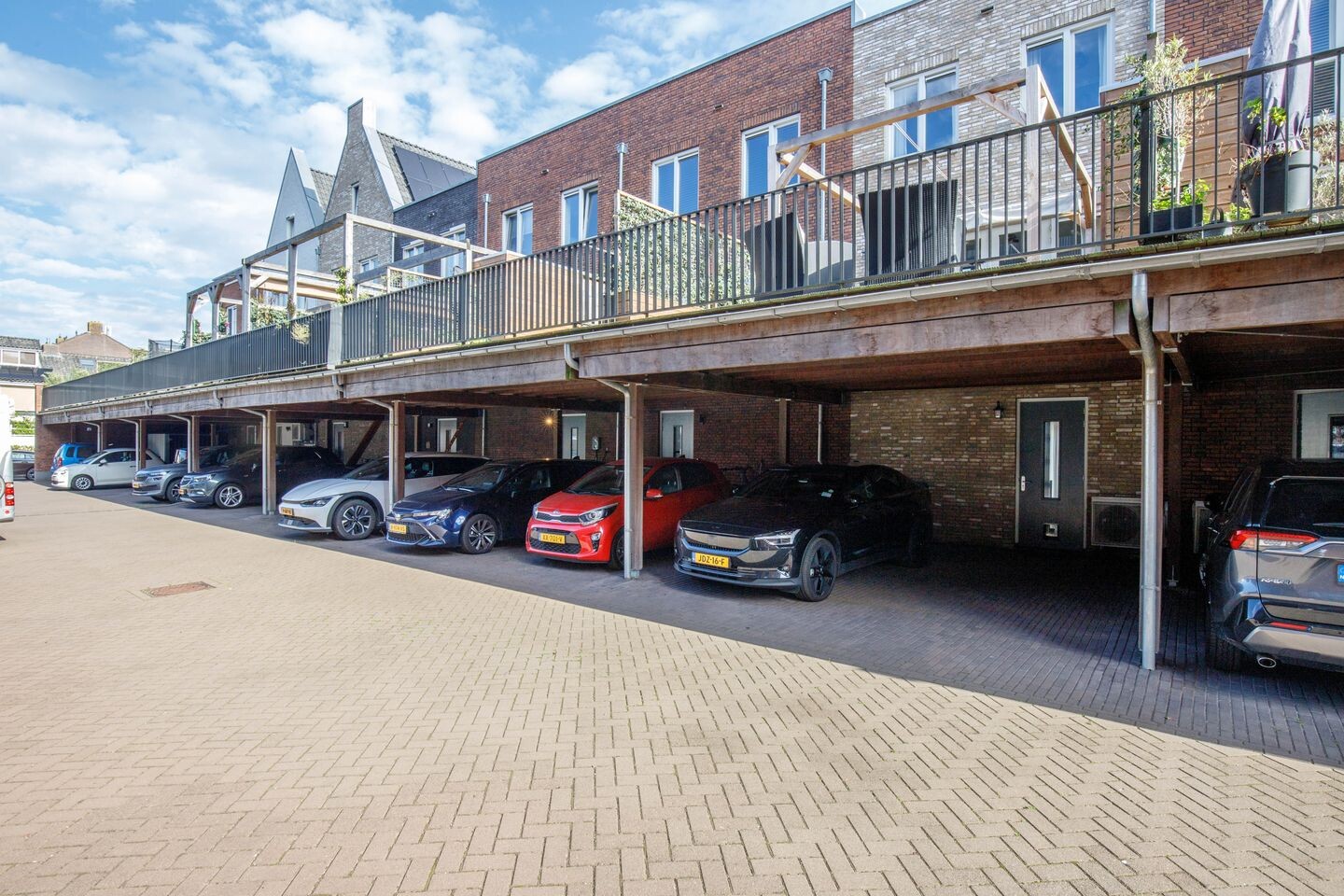 Tussenwoning te koop: Hoofdstraat 4, Krimpen Aan De Lek