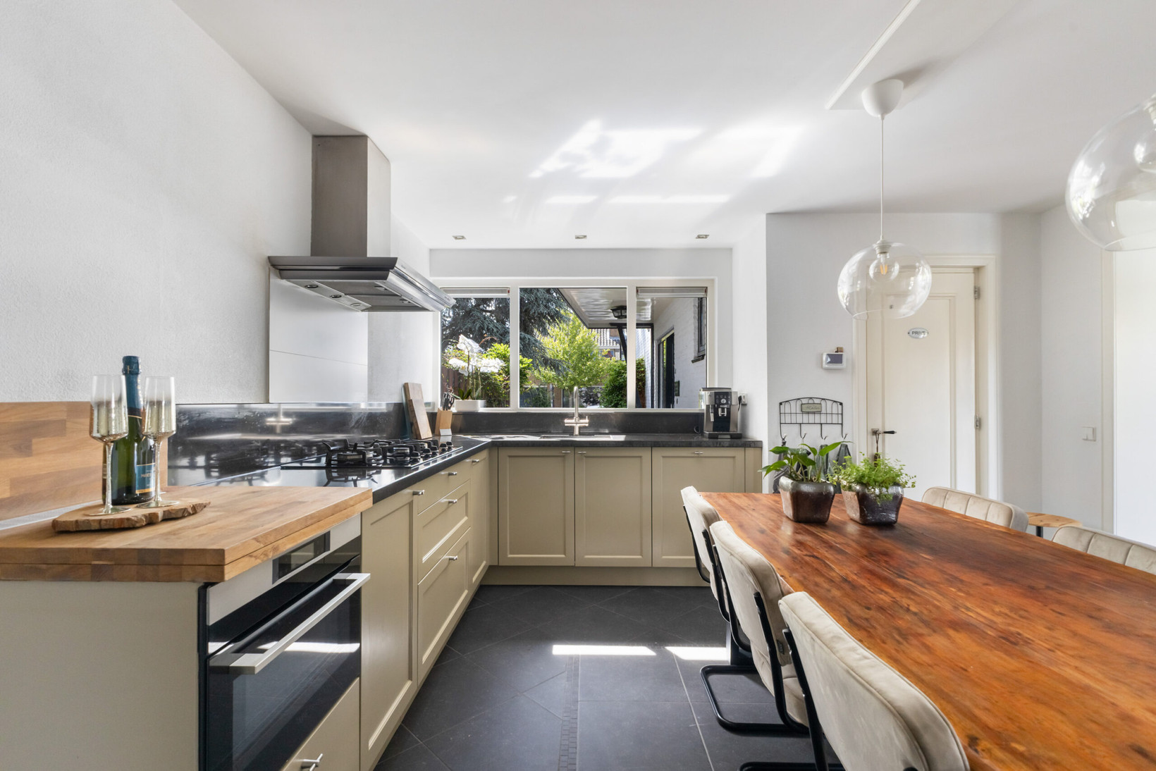 Vrijstaande woning te koop: Adriaan Heijnisstraat 1, Nieuw-Lekkerland