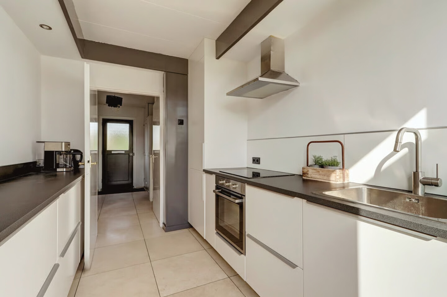 Tussenwoning te koop: leeuwerikstraat 3, Groot-Ammers