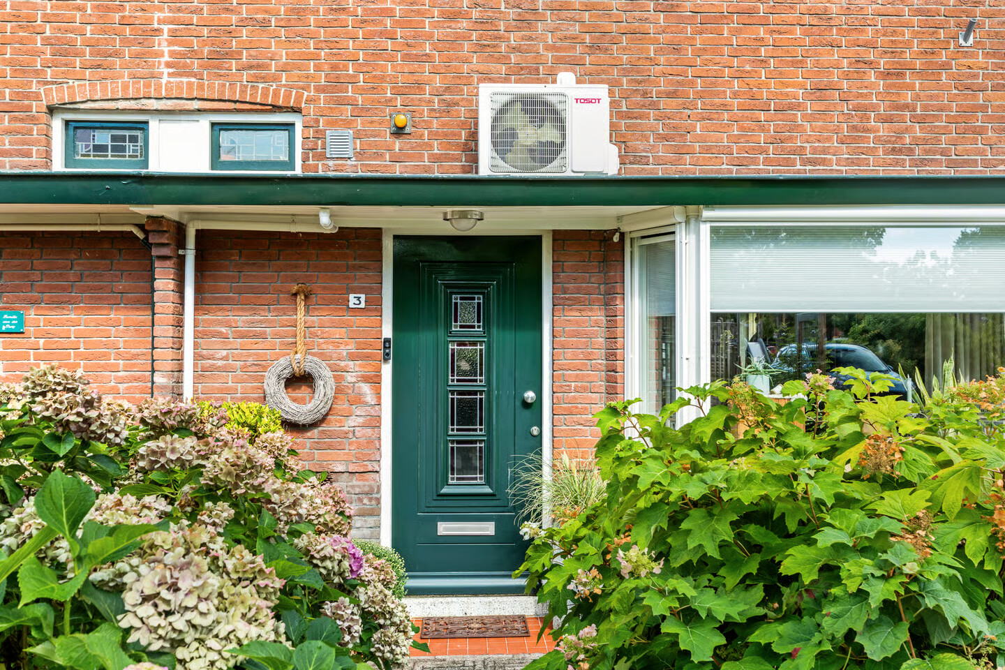 Twee-onder-één-kap te koop: Churchillplein 3, Ridderkerk