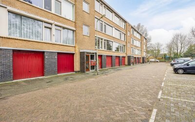 Van Lenneps. 97