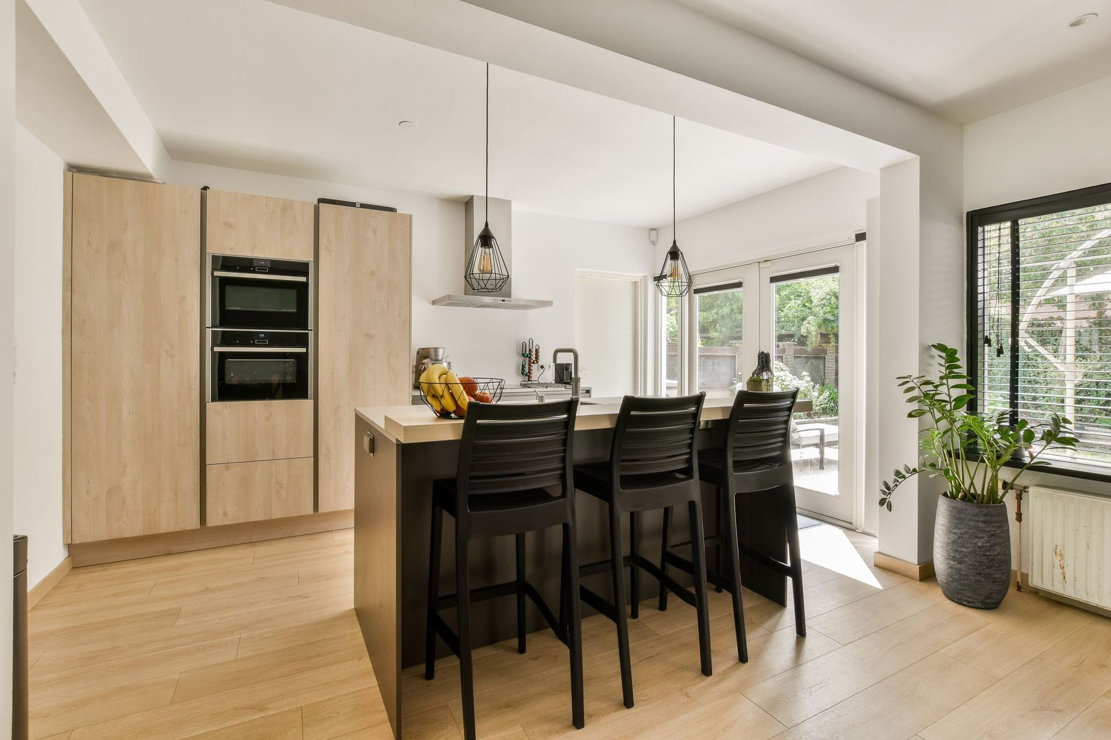 Tussenwoning te koop: Stationsweg 8, Barendrecht