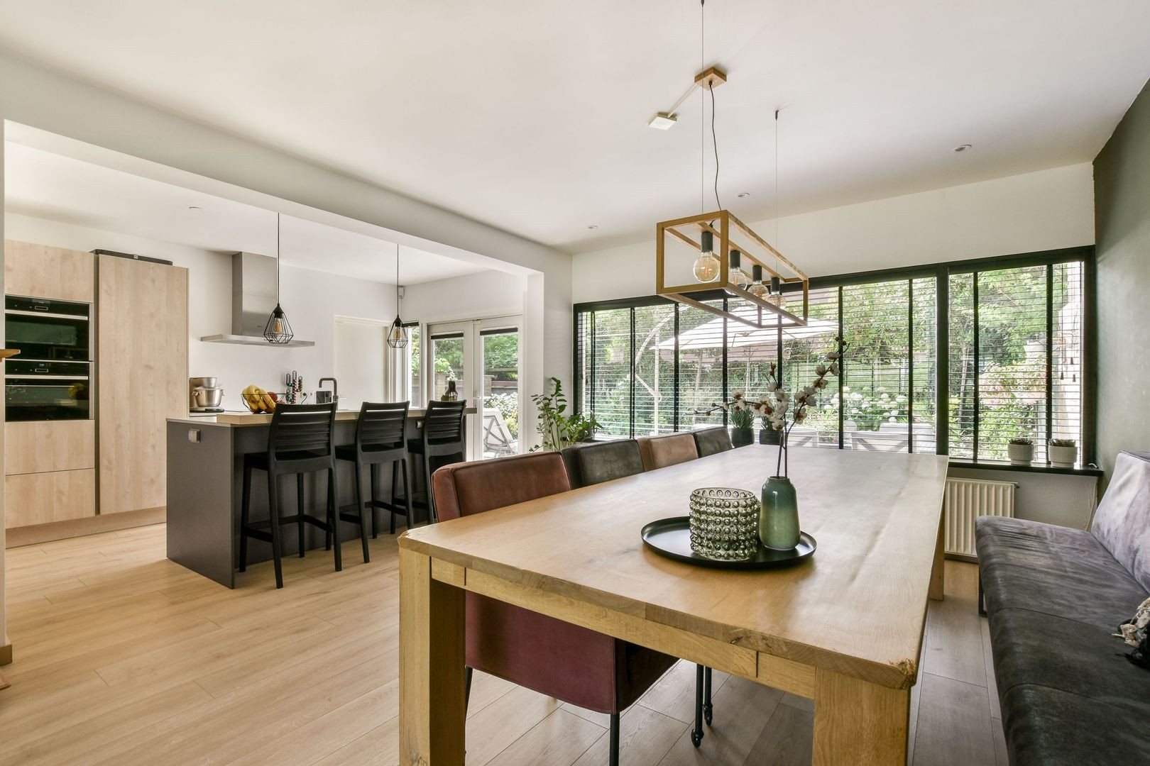 Tussenwoning te koop: Stationsweg 8, Barendrecht