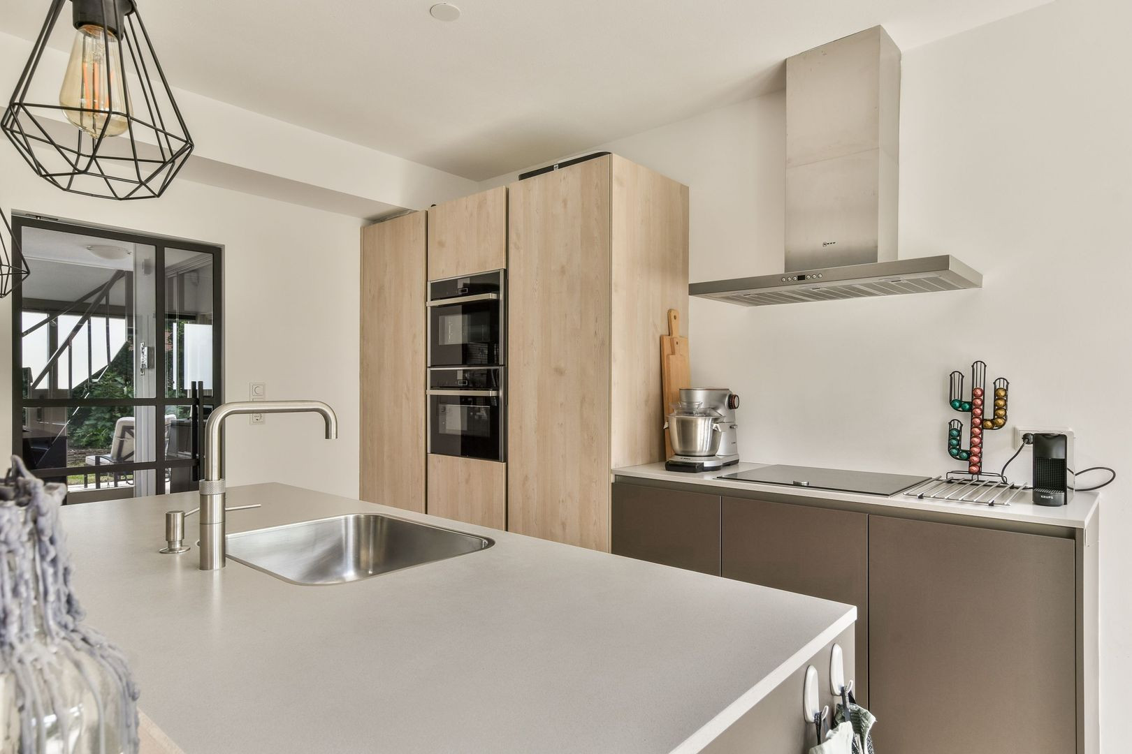 Tussenwoning te koop: Stationsweg 8, Barendrecht